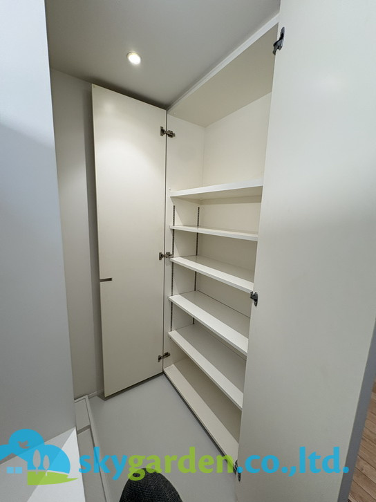 藤沢市鵠沼桜が岡　未入居戸建　全3棟3号棟の収納