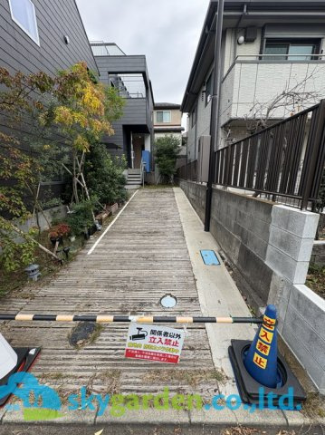 藤沢市鵠沼桜が岡　未入居戸建　全3棟3号棟の駐車場