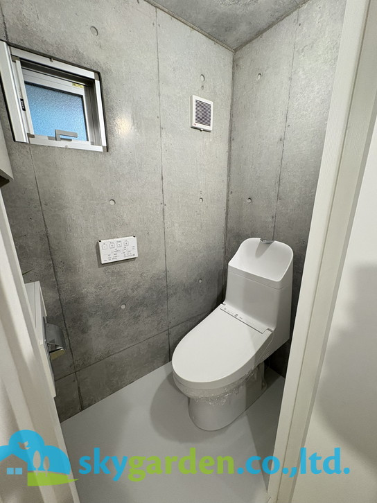 藤沢市鵠沼桜が岡　未入居戸建　全3棟3号棟のトイレ