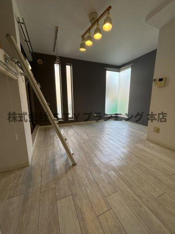 仲介手数料０円！セルティ鳴海の居間・リビング