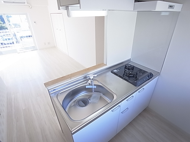 神戸市須磨区白川台３丁目の賃貸マンションのキッチン|システムキッチン（ガス２口）
