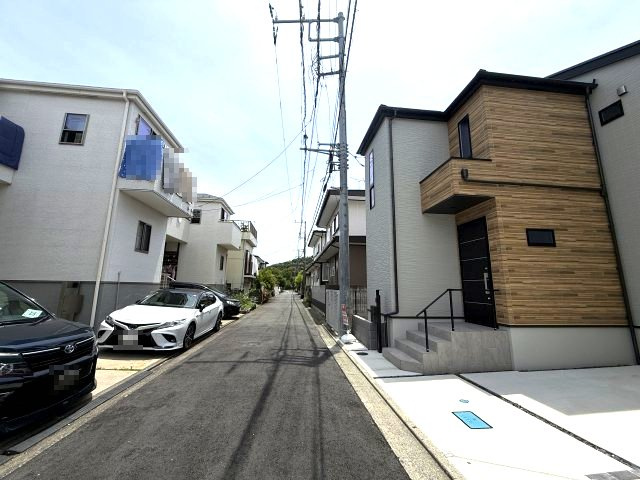 閑静な住宅街　3LDK 新築住宅の前面道路含む現地写真|前面道路