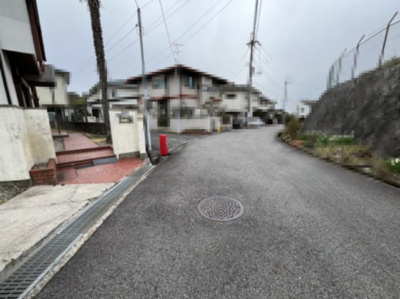 【前面道路含む現地写真】 | 大津市日吉台1丁目32-8　中古戸建 | 2025年03月　撮影