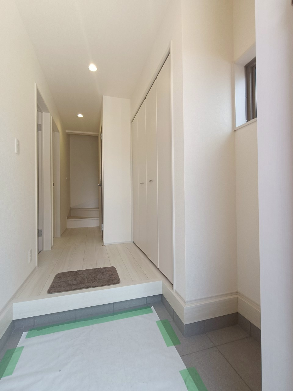 八潮市　古新田　新築戸建　全1棟の玄関|落ち着いた玄関です