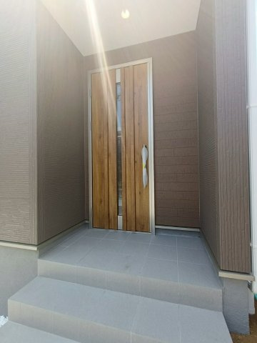 八潮市　古新田　新築戸建　全1棟の玄関|毎日通る玄関はこちらです