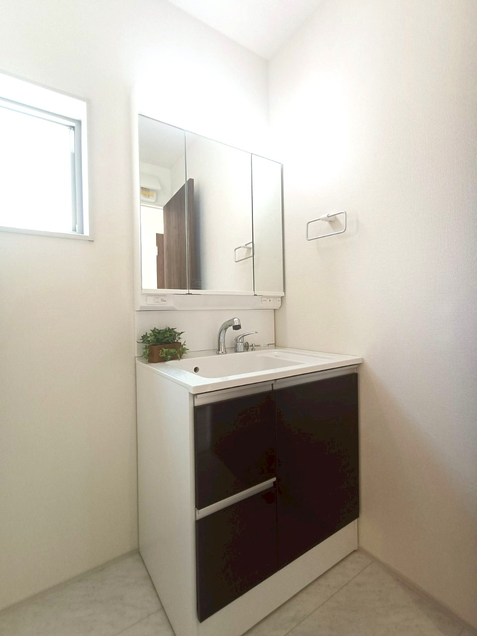 八潮市　古新田　新築戸建　全1棟の洗面所|忙しい朝には欠かせない洗面所です