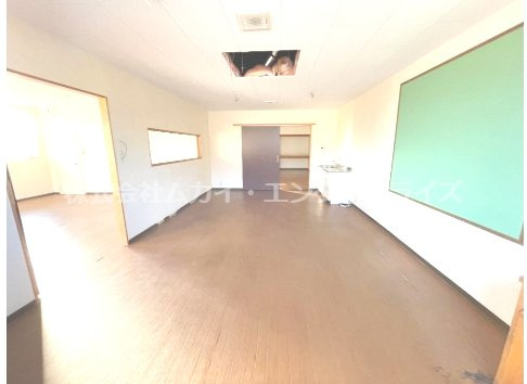 上高野車地町　貸店舗事務所の内装