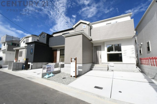 全5区画の新築分譲地登場。小学校徒歩5分と通学便利な住立地。安心して住める家（がっしりとした骨組で安心）次世代省エネルギー住宅（省エネルギー対策等級４を取得）