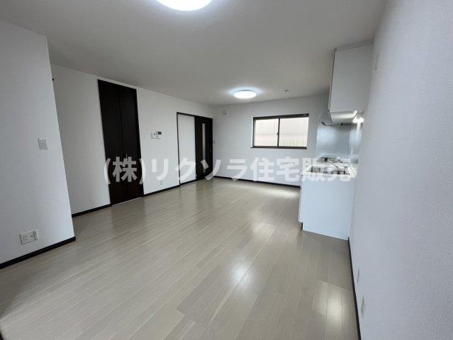 末広町　一戸建ての居間・リビング|LDK9.5帖
■物件内覧・資金計画相談・住宅ローン相談、リフォーム相談、お問合せ受付中■
※当日・翌日のご内覧、ご相談はお電話でのお問合せがスムーズです！