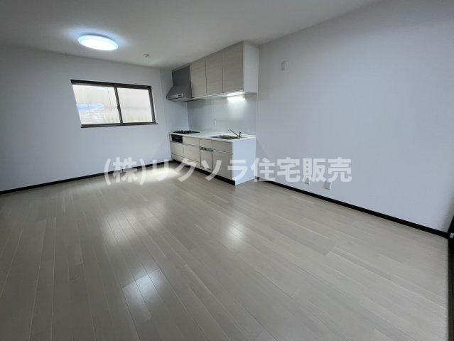 末広町　一戸建てのキッチン|LDK9.5帖
■物件内覧・資金計画相談・住宅ローン相談、リフォーム相談、お問合せ受付中■
※当日・翌日のご内覧、ご相談はお電話でのお問合せがスムーズです！