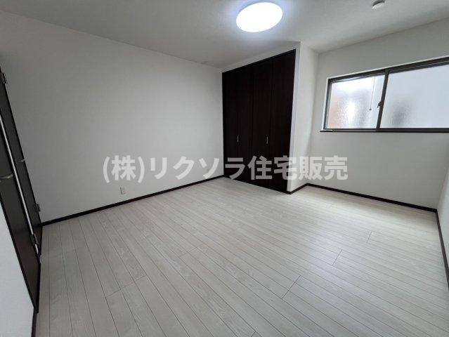 末広町　中古一戸建ての寝室|洋室6.5帖
■物件内覧・資金計画相談・住宅ローン相談、リフォーム相談、お問合せ受付中■
※当日・翌日のご内覧、ご相談はお電話でのお問合せがスムーズです！