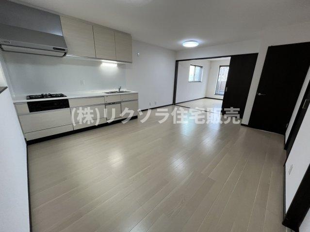 末広町　一戸建ての居間・リビング|LDK9.5帖
■物件内覧・資金計画相談・住宅ローン相談、リフォーム相談、お問合せ受付中■
※当日・翌日のご内覧、ご相談はお電話でのお問合せがスムーズです！