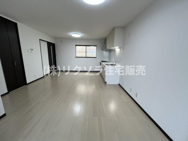 末広町　中古一戸建ての居間・リビング|LDK9.5帖
■物件内覧・資金計画相談・住宅ローン相談、リフォーム相談、お問合せ受付中■
※当日・翌日のご内覧、ご相談はお電話でのお問合せがスムーズです！