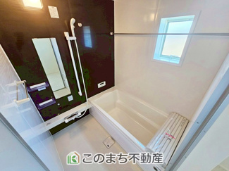 【浴室】 | リナージュ那須塩原市下永田5丁目24-1期　5号棟 | ご家族との憩いの場として、一日の疲れを癒す場として、ゆったりくつろげる綺麗で清潔感のある色味の浴室。

