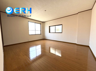 【洋室】 | 琵琶町1丁目戸建 | 3階洋室約10.6帖の主寝室