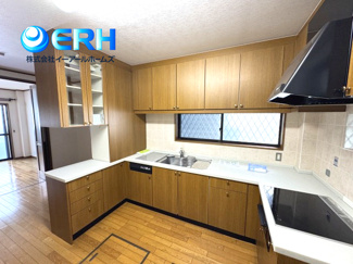 【キッチン】 | 琵琶町1丁目戸建 | お片付けが非常にラクラクな食洗器付きのキッチンです。