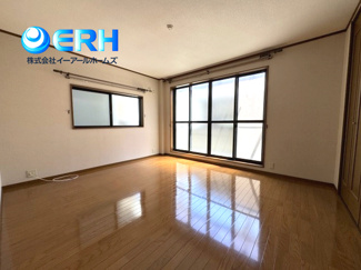 【洋室】 | 琵琶町1丁目戸建 | 広々2階洋室は約10.1帖あります。