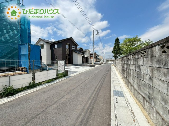 深谷市荒川第1期　ワイウッドコート　新築一戸建て　04　の前面道路含む現地写真|幹線道路、インターが近くて交通が便利な立地！