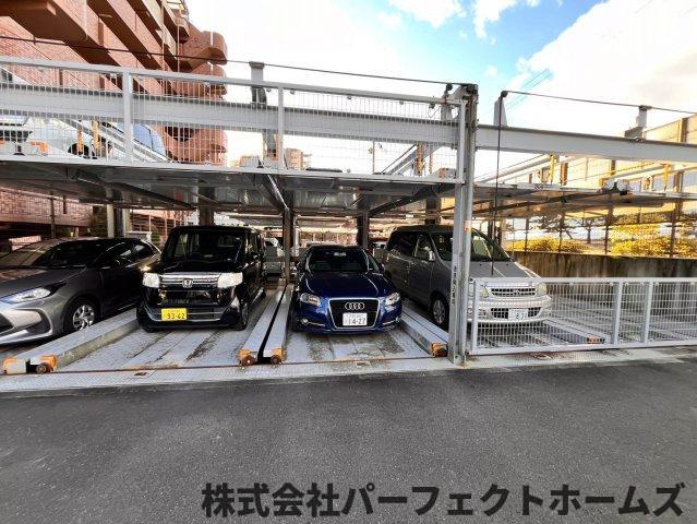 ランフォルセ枚方パークガーデンの駐車場