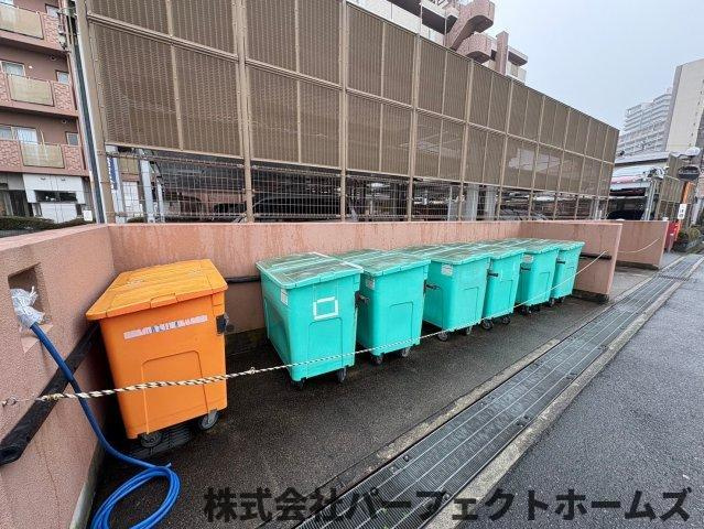 【中庭】の画像