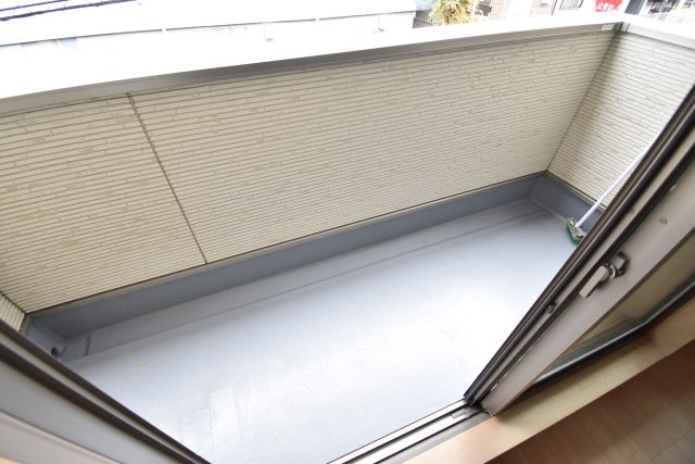 安立１丁目貸家のバルコニー