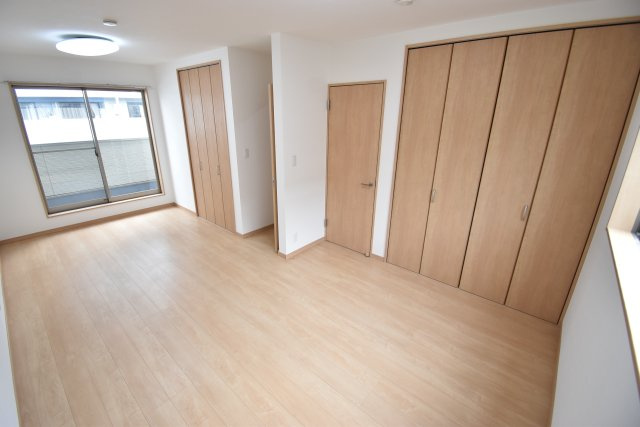 安立１丁目貸家の洋室