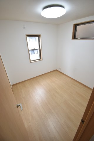 安立１丁目貸家の洋室