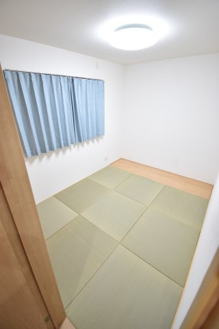 安立１丁目貸家の和室