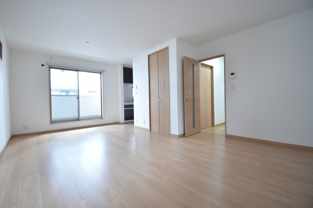 安立１丁目貸家の居間・リビング