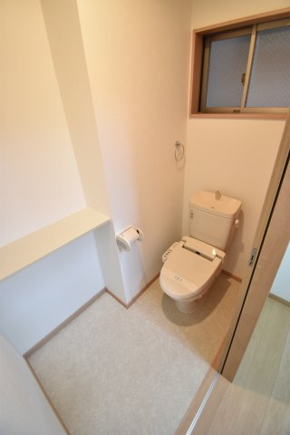 安立１丁目貸家のトイレ