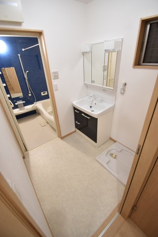 安立１丁目貸家の洗面所