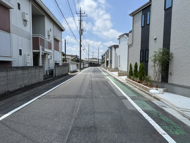 葛飾区西水元３丁目新築戸建【幸田小学校：5分】の前面道路含む現地写真|東側前面道路・幅員約7ｍ