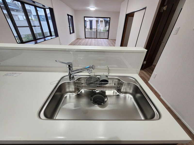 小牧市古雅４丁目　中古戸建　のキッチン|キッチンでお料理をお楽しみください