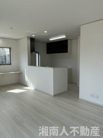 開成町吉田島新築戸建の居間・リビング|ゆったりとした居間です