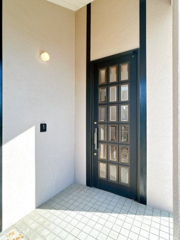 都城市上長飯町の中古一戸建の玄関