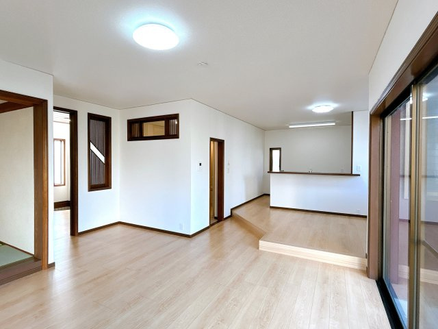 都城市上長飯町の中古一戸建の居間・リビング