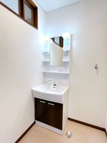 都城市上長飯町の中古一戸建の独立洗面台