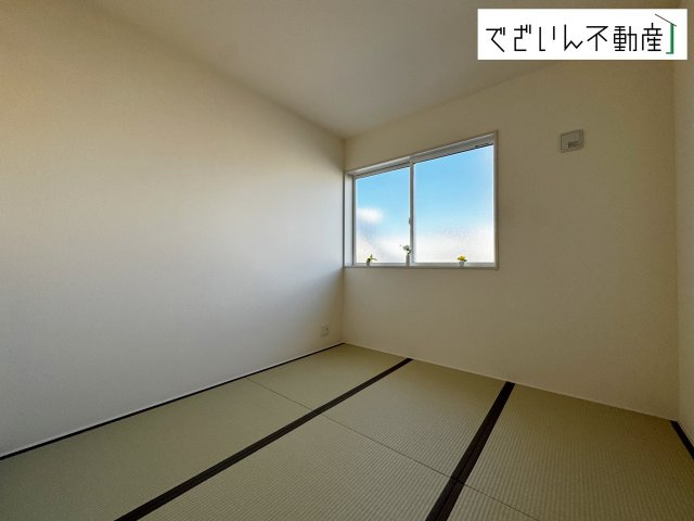 【和室】 | Livele Garden.S行田市持田4丁目　【平屋】新築住宅 | お子様の遊び場スペース、お昼寝スペースとしても活用できる和室です。
現地(2025年4月撮影)