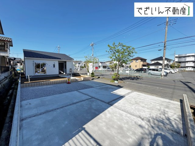 【前面道路含む現地写真】 | Livele Garden.S行田市持田4丁目　【平屋】新築住宅 | 広々お庭で駐車もラクラクです。
現地(2025年4月撮影)