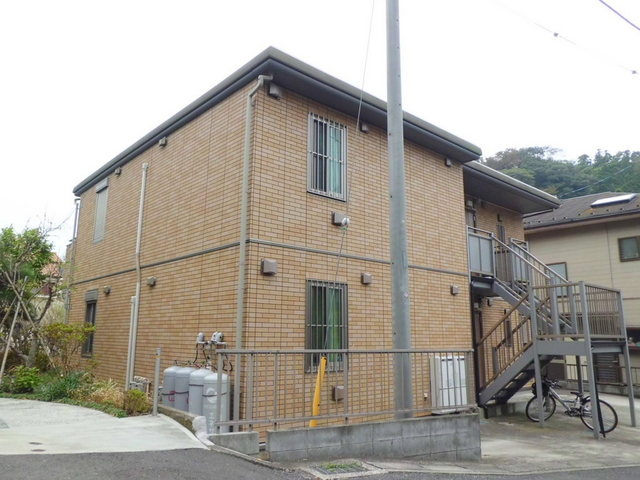 大池公園のエントランス|１フロア２住戸気楽な造り　セキスイハイム施工