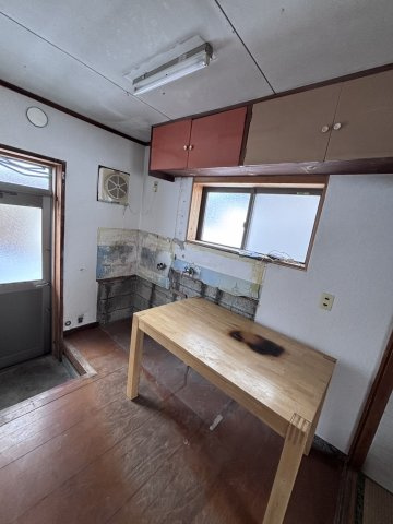 3 houses for sale with alps view 展望良好土地古屋付き（3棟）のキッチン