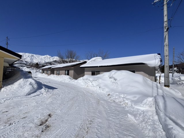 3 houses for sale with alps view 展望良好土地古屋付き（3棟）の前面道路含む現地写真