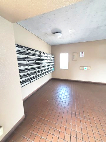 若江岩田パークマンションB棟のエントランス