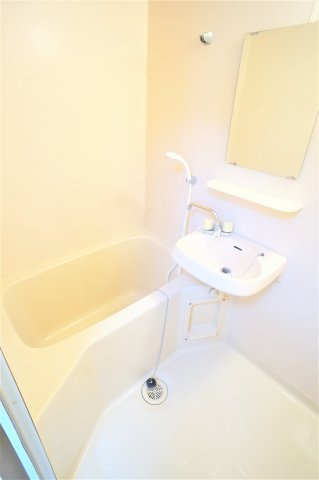 メゾン伊佐司の浴室|ゆったり過ごせるお風呂です