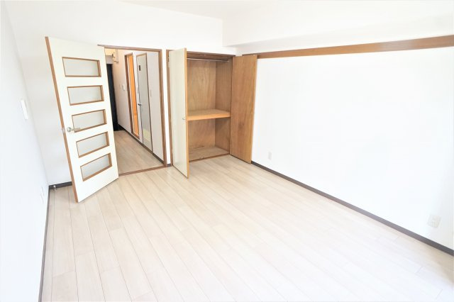 メゾン伊佐司の寝室|ゆとりの広さです