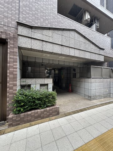 ステージファースト三宿のエントランス