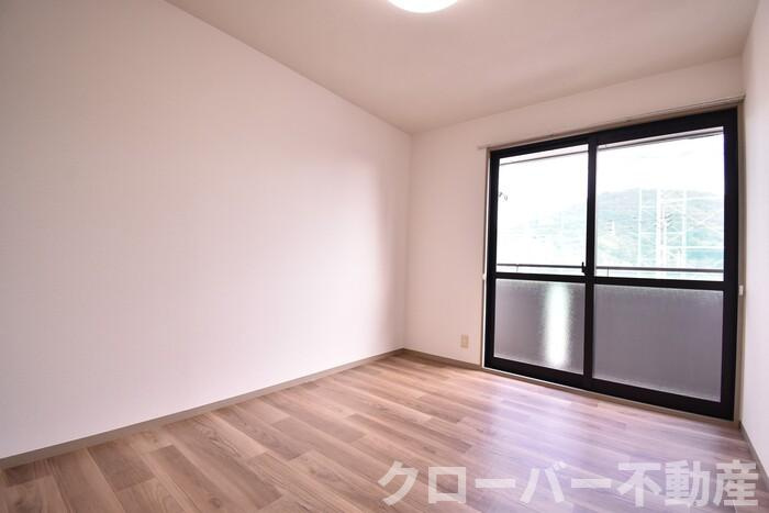 シャトレー西本Ⅱの洋室|南東洋室６帖