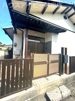 【玄関】 | 大垣市菅野！リフォーム済み中古住宅！お車縦列2台！東赤坂駅徒歩4分！赤坂小学校まで13分！ | 大垣市菅野！リフォーム済み中古住宅！お車縦列2台！東赤坂駅徒歩4分！赤坂小学校まで13分！