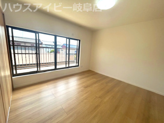 【洋室】 | 大垣市菅野！リフォーム済み中古住宅！お車縦列2台！東赤坂駅徒歩4分！赤坂小学校まで13分！ | 大垣市菅野！リフォーム済み中古住宅！お車縦列2台！東赤坂駅徒歩4分！赤坂小学校まで13分！