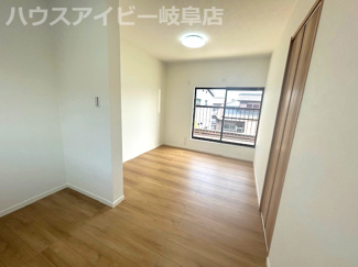 【洋室】 | 大垣市菅野！リフォーム済み中古住宅！お車縦列2台！東赤坂駅徒歩4分！赤坂小学校まで13分！ | 大垣市菅野！リフォーム済み中古住宅！お車縦列2台！東赤坂駅徒歩4分！赤坂小学校まで13分！